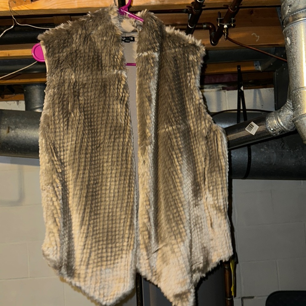 Womens brown faux fur Express vest (8)